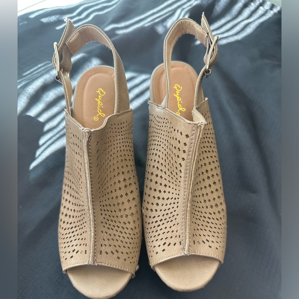 Qupid Joia Elma Shoe SZ 8 Tan Beige Heel